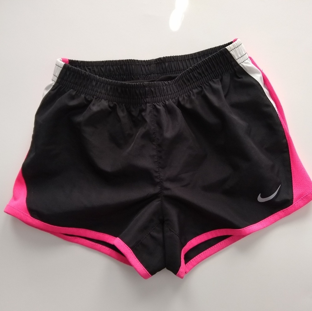 Girls Nike shorts size 6 - black with pink/white